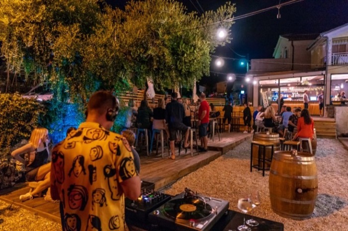 Karbun Lounge Bar galerija groovesandcolors(1)