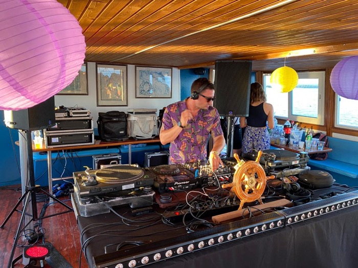 Mad boat party